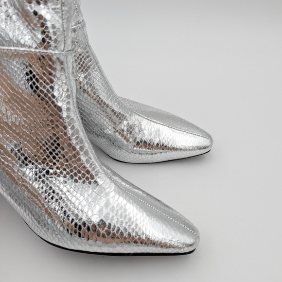 Steve Madden Newlyn Knee High Boot Pointed Toe Women's Silver Size 7.5 Wide Calf - Picture 7 of 9